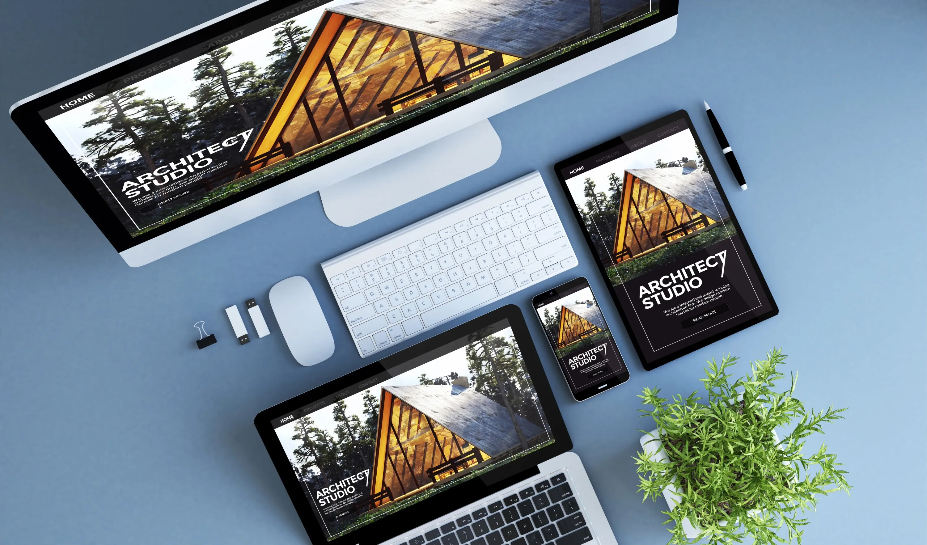 Un même site web affiché sur un écran d’ordinateur, une tablette, un portable et un téléphone